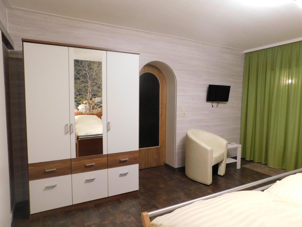 Haus Petra Bed & Breakfast *